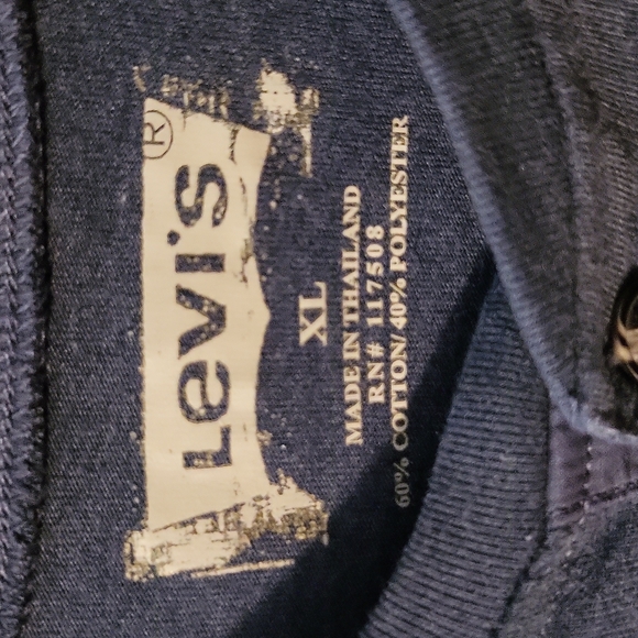 Levi's 3 Button Pullover - Picture 2 of 4